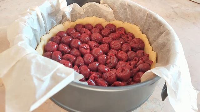 Классический пирог с вишней / простой рецепт из песочного теста / старый рецепт домашнего пирога смотреть онлайн