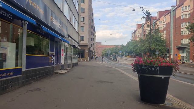 Evening Walk in Kallio Helsinki Finland: A View of the City смотреть онлайн