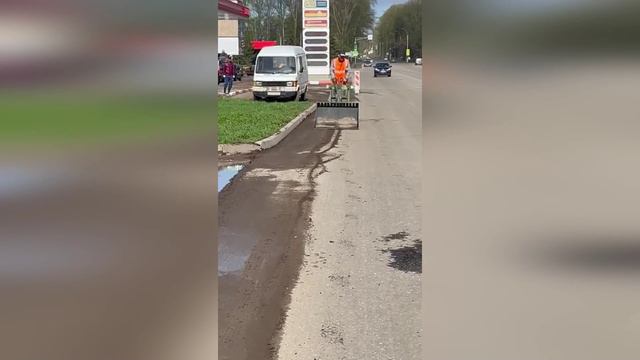 Видеоотзыв от коммунальной службы по использованию мини-погрузчика FRONTMEN смотреть онлайн