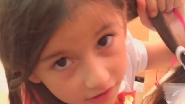 Первоклассница избавляется от надоедливых бантов смотреть онлайн