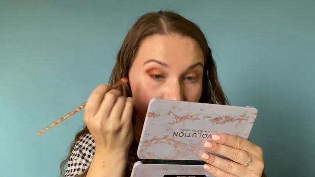 Макияж палеткой makeup revolution. Макияж для серых и голубых глаз смотреть онлайн