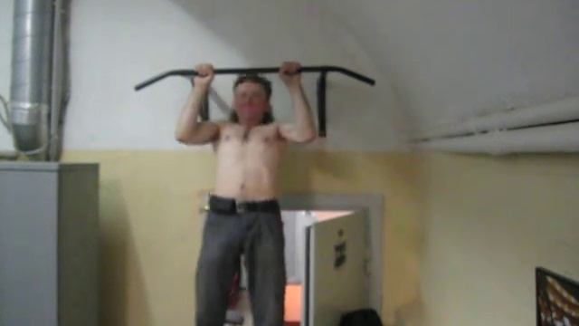 Подтягивания на турнике ( пока только почти 15 раз ) смотреть онлайн