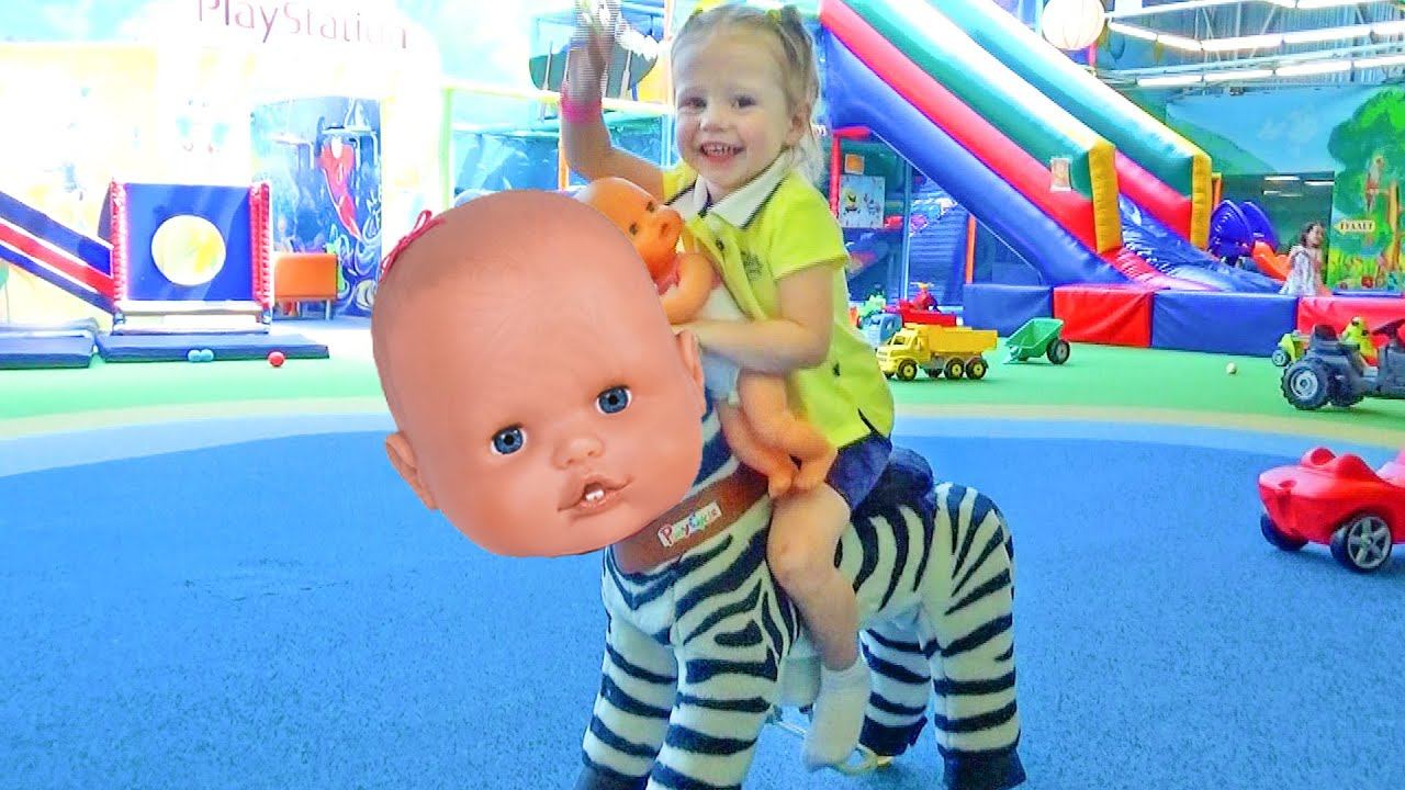 Влог: Настя и кукла на детской площадке в Краснодаре