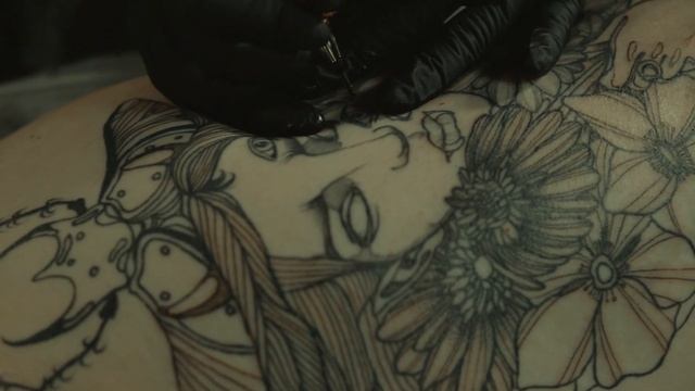 ПРОЦЕСС СОЗДАНИЯ ТАТУИРОВКИ | TATT00 PROCESS WITH MAKEUP смотреть онлайн