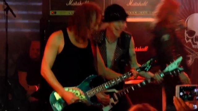 Blackout (Scorpions) - Michael Schenker w/Kirk Hammett (Metallica) at Rockbar (San Jose) 5/3/2015 смотреть онлайн