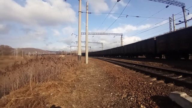 Система электровозов 2ЭС5К-121/119 "Ермак" с грузовым поездом и толкач 4ЭС5К-009 "Ермак" в хвосте. смотреть онлайн