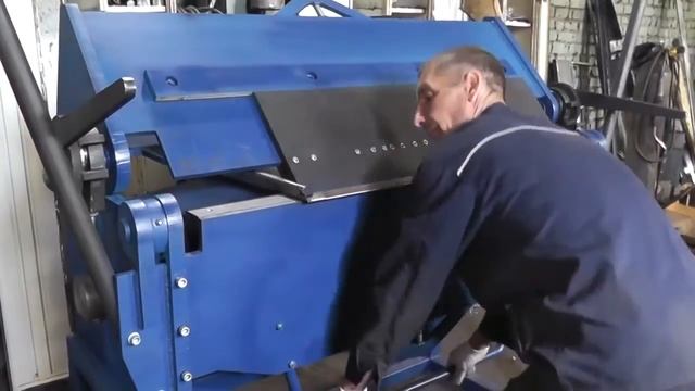 Мощный сегментный листогиб 1250 мм. Гибка листа до 3 мм. смотреть онлайн