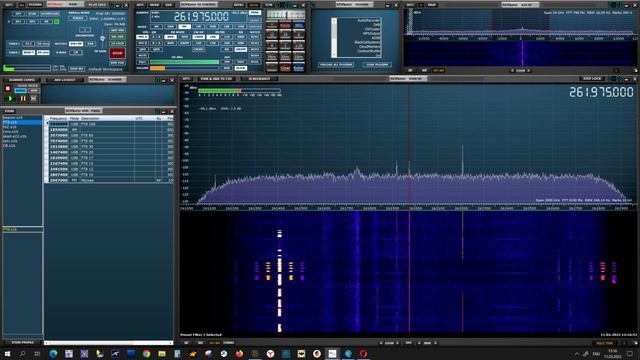 На частотах SATCOM какая-то религиозная передача. Поигрался с усилением приемника.