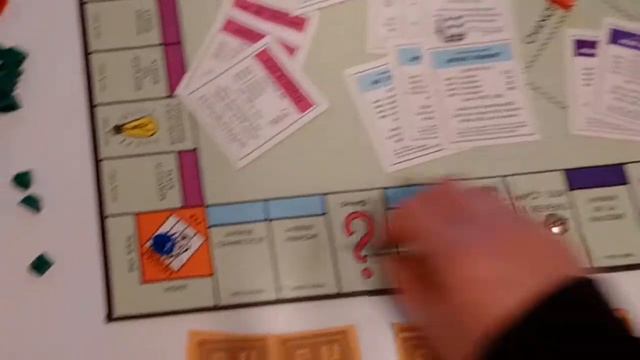 Turn Monopoly into strategy game whit action. смотреть онлайн
