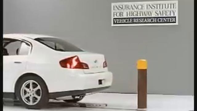 Crash Test 2003 Infiniti G35 / Nissan Skyline (5 M.P.H) Rear into Pole IIHS смотреть онлайн