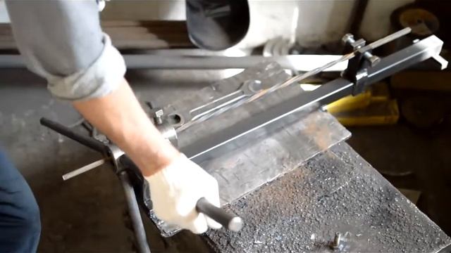 Скручивание квадрата своими руками на станке для холодной ковки Твистер смотреть онлайн