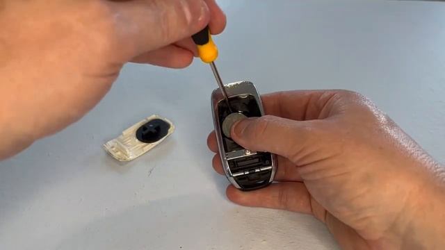 Renault Megane Kadjar, Captur Symbol Key Fob Battery Replacement смотреть онлайн