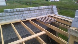 Деревянные балки перекрытия