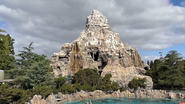 BUILD THIS! -Signed Walt Disney Matterhorn Disneyland History & Design смотреть онлайн