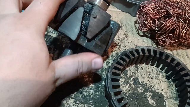 РАЗБОРКА ГЕНЕРАТОРА ВАЗ 2108 НА ЦВЕТМЕТ, ДОБЫВАЮ МЕДЬ ЛАТУНЬ АЛЮМИНИЙ. ПОИСК МЕДИ! Поиск металла! смотреть онлайн