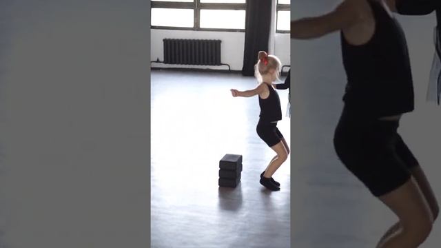 Занятия танцами для самых маленьких в Калининграде // Dance Studio 54 смотреть онлайн