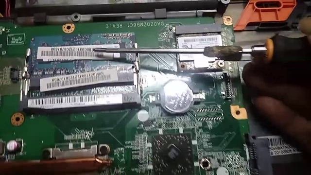 Bongkar Motherboard Notebook / Laptop Acer Aspire E1-421 ( Ram dan Processor Laptop ) смотреть онлайн