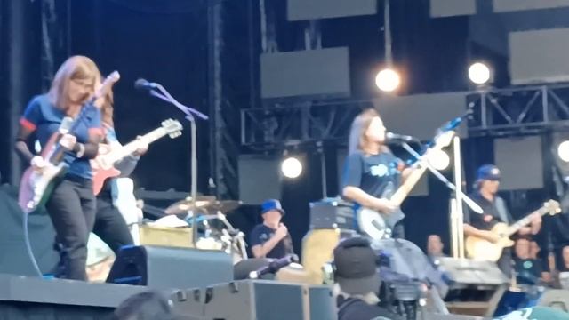 The Breeders Feature Dave Grohl For A Cover Of The The Pixies 