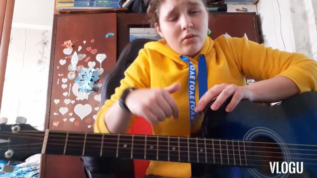 Играю на гитаре В лесу родилась Ёлочка смотреть онлайн