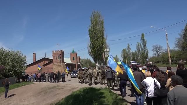 Краматорск проводил в последний путь воина добровольца Дмитрия Афанасьева смотреть онлайн