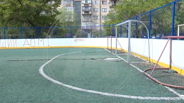 Отдел ЖКХ закрепил все футбольные ворота, которые были установлены в костанайских дворах смотреть онлайн