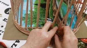 Оплетаю фанерное донышко. Поднос