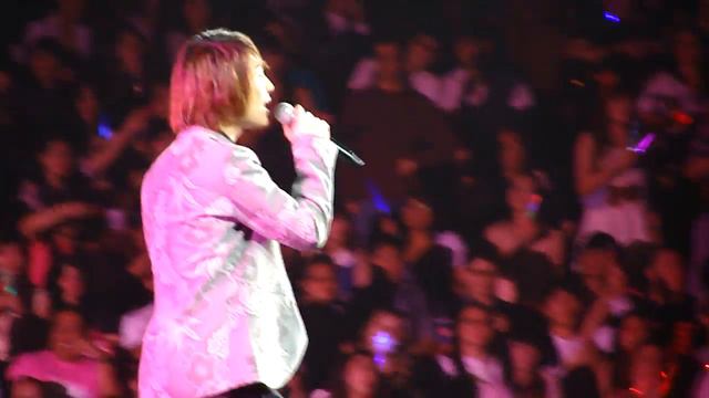 [HD][FANCAM] 120520 ONEW & LUNA - Can I Have This Dance? @ SM TOWN 2012 LA (Anaheim) смотреть онлайн
