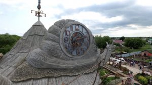 крыша  дома из  цемента.декоративная  штукатурка  в  виде  старой  доски.