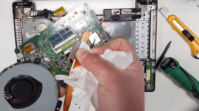 Asus A53E-SX743V CPU Thermal Paste Replacement смотреть онлайн