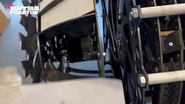 Тестирование роботов на полигоне | Битва роботов смотреть онлайн