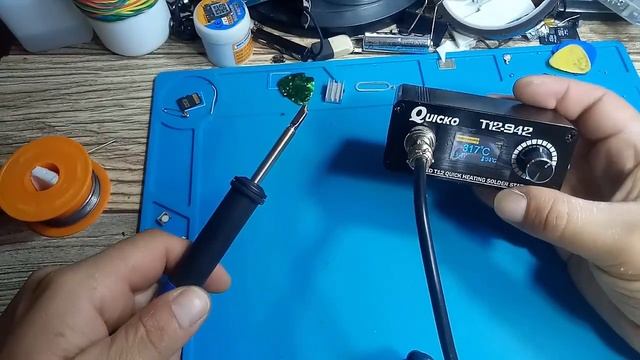 Обзор паяльника Quicko T12-942 смотреть онлайн