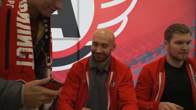 Автограф-сессия игроков "Автомобилиста" смотреть онлайн