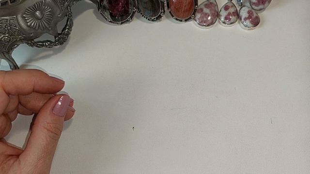 158. Шикарные солнечник, эвдиалит, яшма, кахолонг в серебре ??? смотреть онлайн