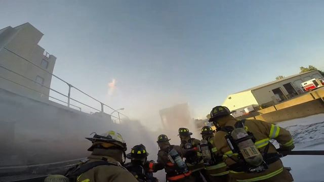 Valve Shutdown - Live Fire Class B Foam Operations смотреть онлайн