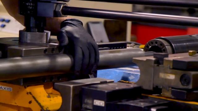 Building an Ariel Atom смотреть онлайн