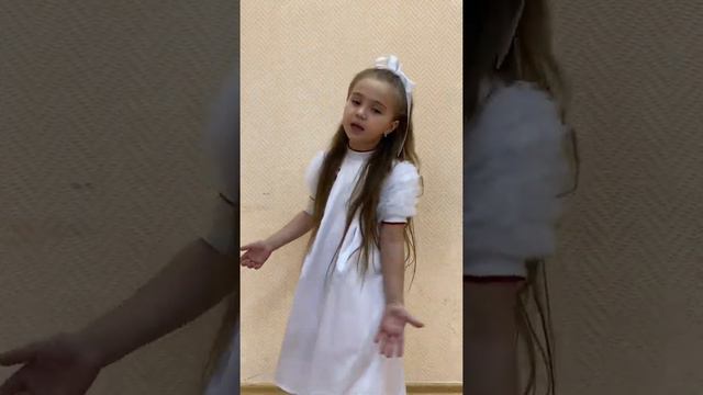 Хисматуллина Адель. 6 лет. Песня «Вместе весело шагать» смотреть онлайн