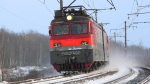 Квартет ВЛ10У-460/868 с грузовым поездом и приветливой бригадой