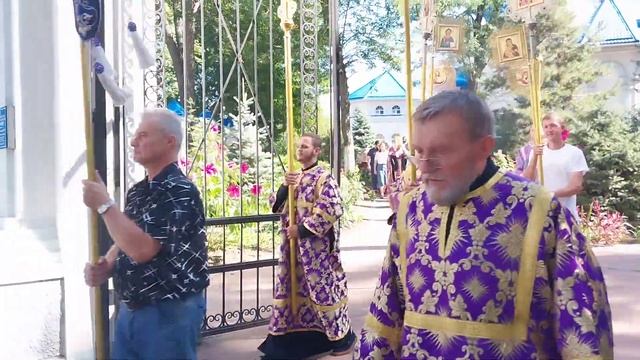 Крестный ход в день изнесения честных древ Животворящего Креста Господня смотреть онлайн