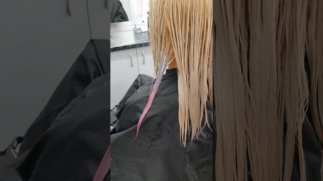 Как окрасить блонд дома в пастельные оттенки? Оттеночный спрей Blond Me Instant Blush от Schwarzkop смотреть онлайн