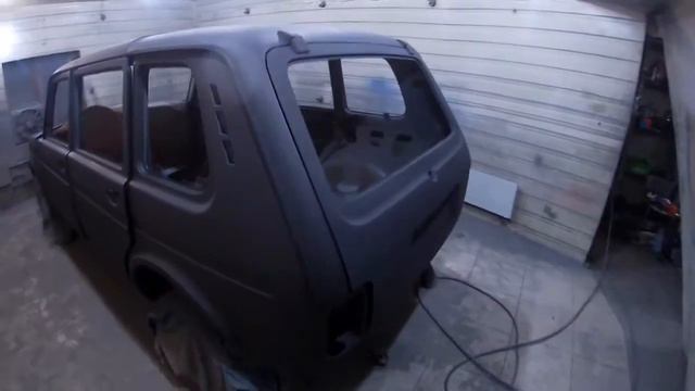 покраска раптором длиннобазовой Нивы смотреть онлайн