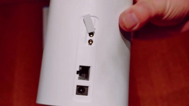 Welche Anschlüsse Und Funktionen Hat Der Alcatel HH71 LTE Router.