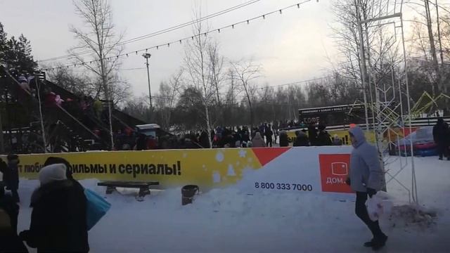 Омск.Горки парк. Катаемся на банане. смотреть онлайн