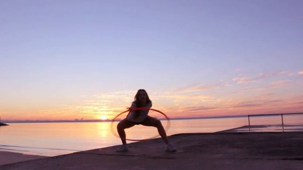 Redbone Childish Gambino / Donald Glover - Sunrise Hula Hoop Dance