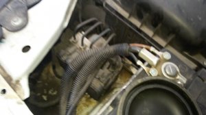 Как заменить лампу левого переднего габарита Шеви-нива