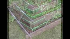 Многоярусная клумба своими руками фото