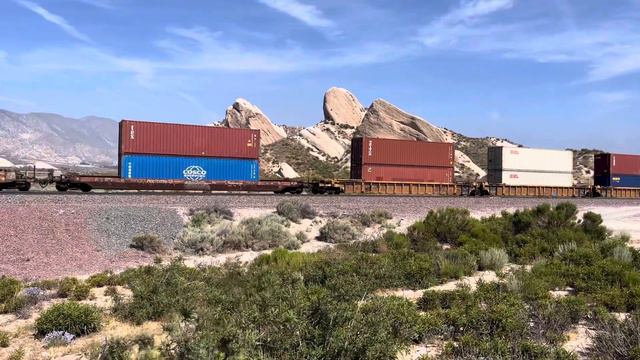 Saturday Night Special! Port Type Intermodal Containers Train At The Scenic Rocks! Cajon Pass 4KHDR смотреть онлайн