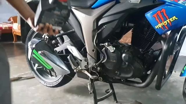 Changing Suzuki Gixxer 155 Engine Oil | How To Change Suzuki Gixxer Engine Oil At Home смотреть онлайн