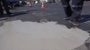 Полимербетон, полимерный упругий материал, твердеет за 30 минут.