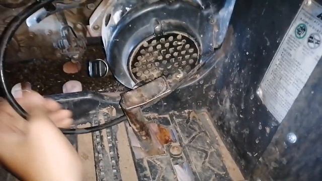 КАК СНЯТЬ ТРОСИК ГАЗА С КВАДРОЦИКЛА смотреть онлайн
