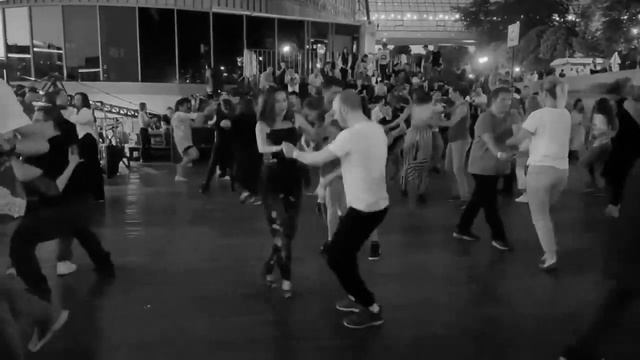 Танцы в Парке Горького. смотреть онлайн